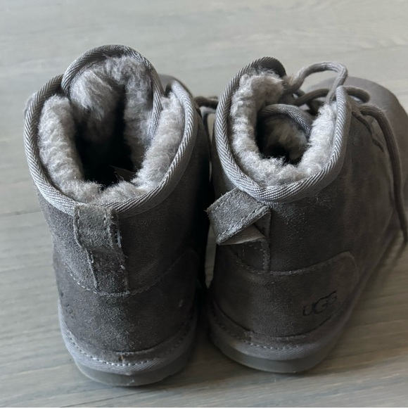 NEW UGG Neumel II Chukka Boot - Big Kid - Gray Size 6 - Picture 3 of 5